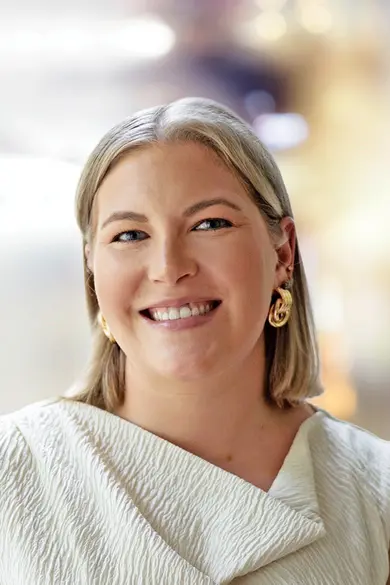 Portrait of Courtney Lowenthal, REALTOR® | NRLUX.